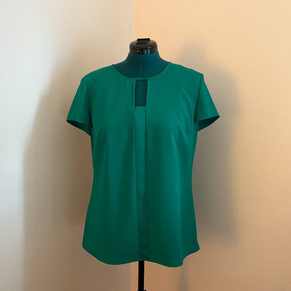 NWOT Ann Taylor Green Crepe Shortsleeve Blouse